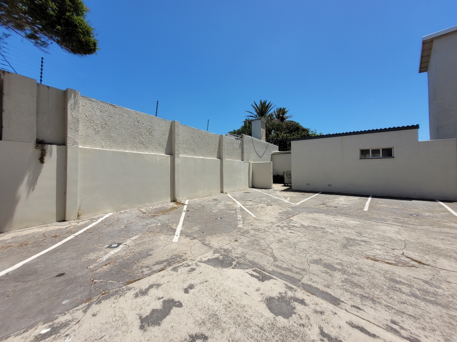 4 Bedroom Property for Sale in Summerstrand Eastern Cape